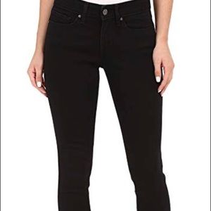 Slimming skinny black Levi jeans